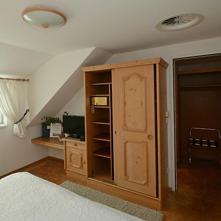 Hotel & Restaurant Braunstein - Pauli'S Stuben Пурбах-ам-Нойзидлер-Зе Номер фото