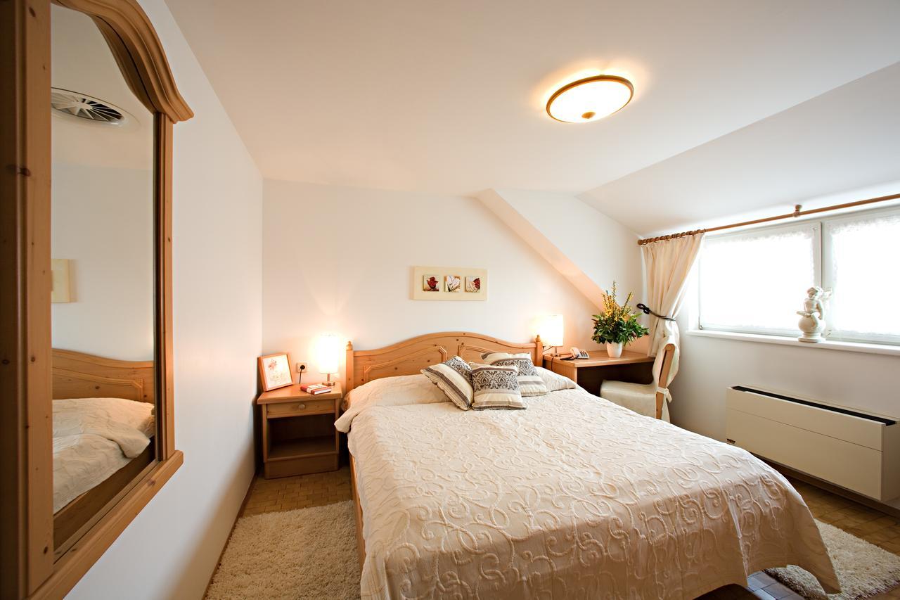 Hotel & Restaurant Braunstein - Pauli'S Stuben Пурбах-ам-Нойзидлер-Зе Экстерьер фото