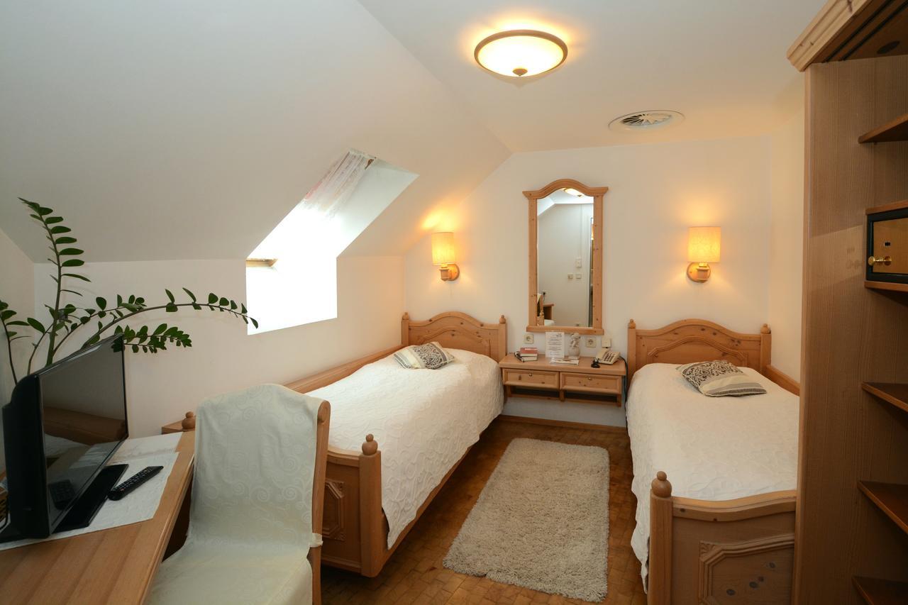 Hotel & Restaurant Braunstein - Pauli'S Stuben Пурбах-ам-Нойзидлер-Зе Экстерьер фото