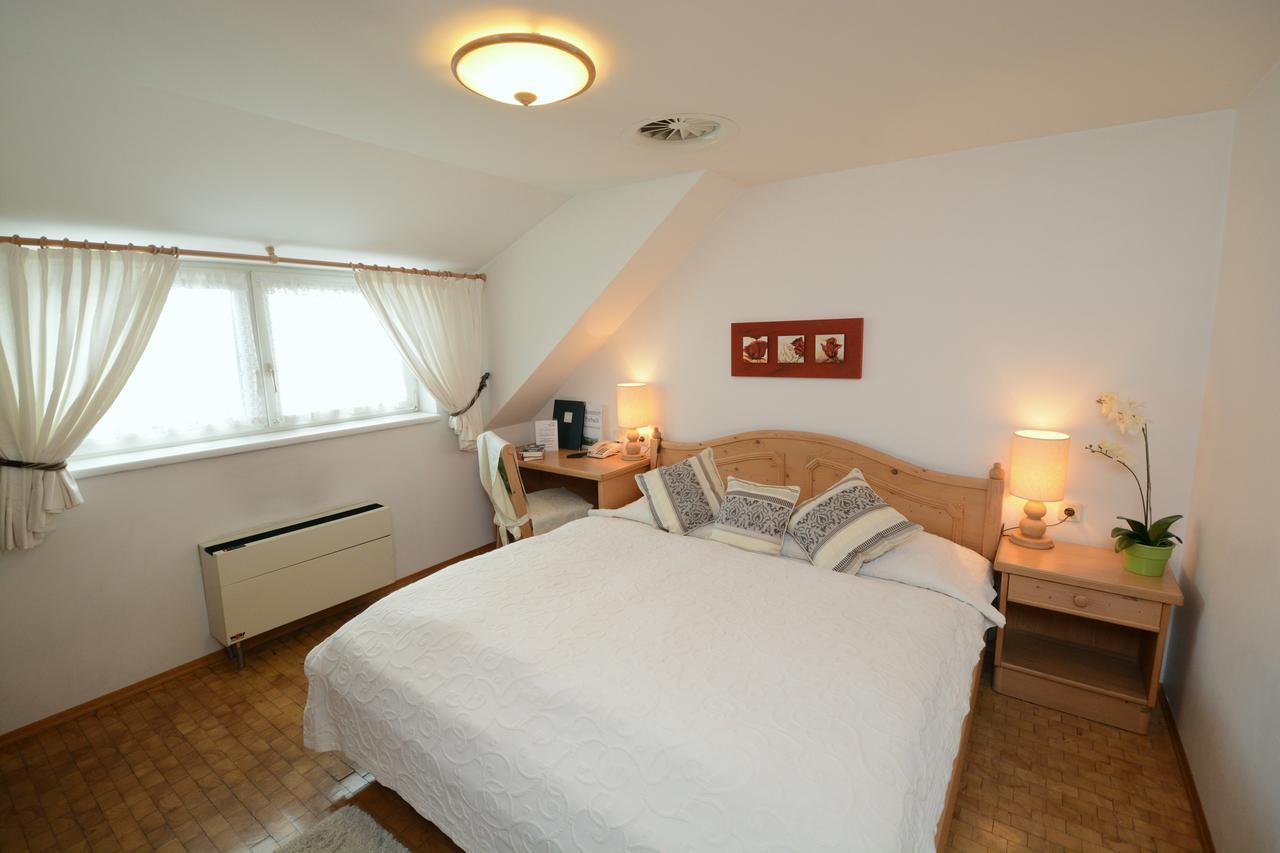 Hotel & Restaurant Braunstein - Pauli'S Stuben Пурбах-ам-Нойзидлер-Зе Экстерьер фото